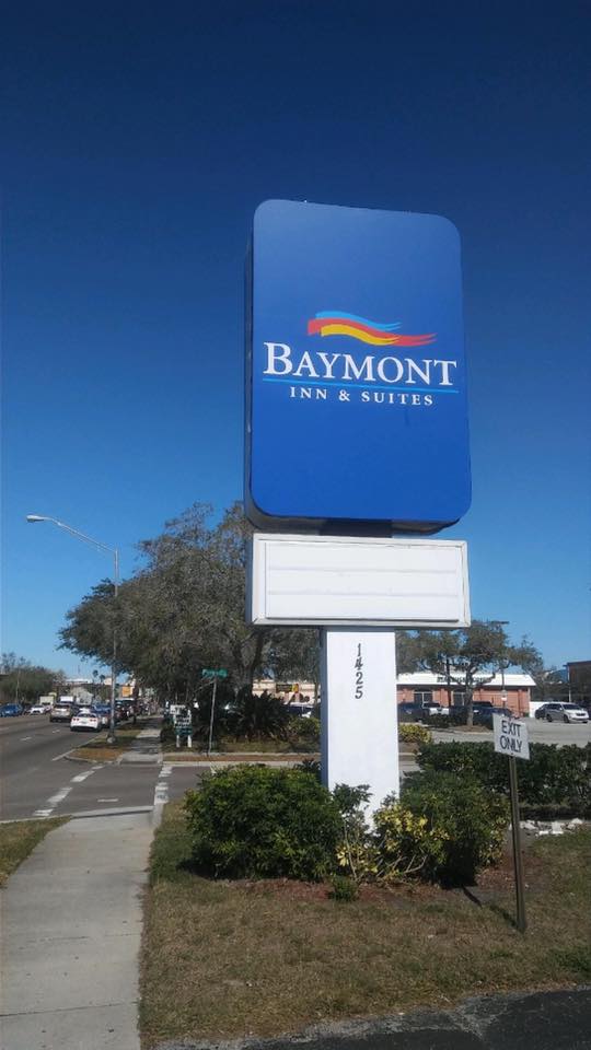 In Bayshore gardens FL customers trust their Commercial Construction or Remodeling Project for Parking Lot Light Poles to Florida Lighting Maintenance Services Electrical and Lighting hite-glow
